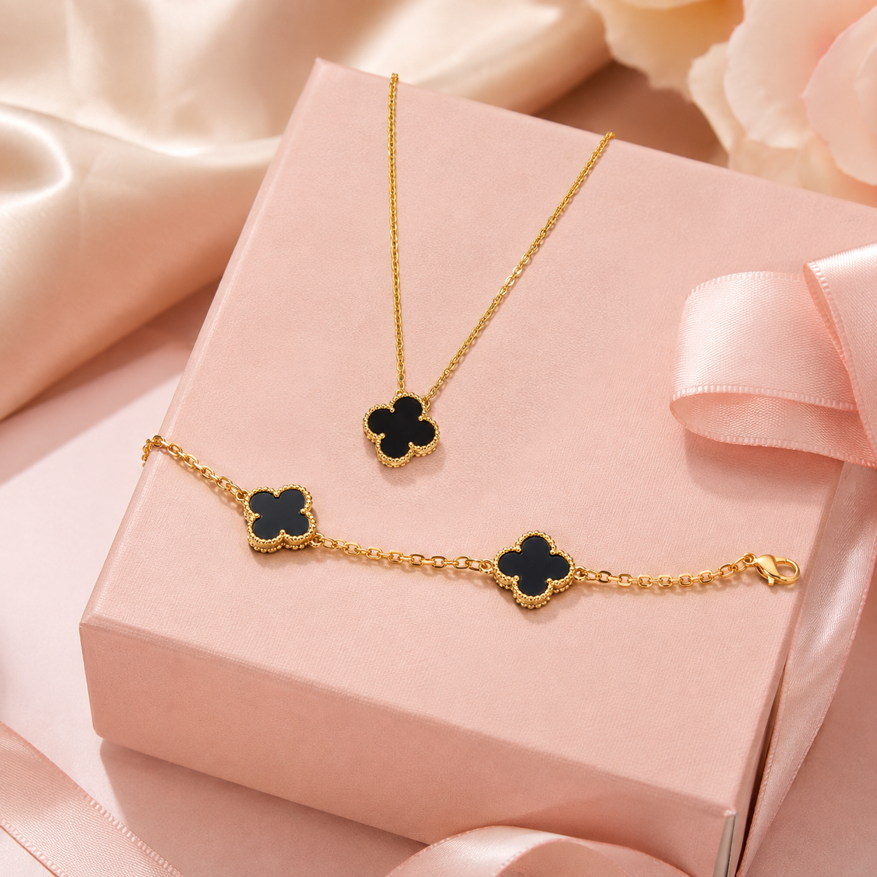 DÚO TRÉBOL LUMIÈRE – COLLAR + PULSERA, EL REGALO QUE ELLA RECORDARÁ ✨🎁